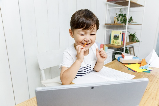 子どもが躍動する双方向型のライブ授業